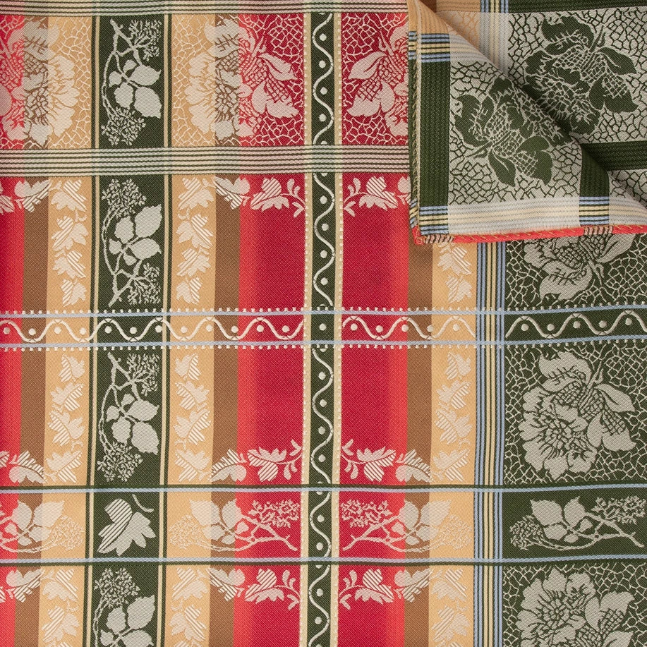 Eufemia Silkeskjerf ⎜ 33