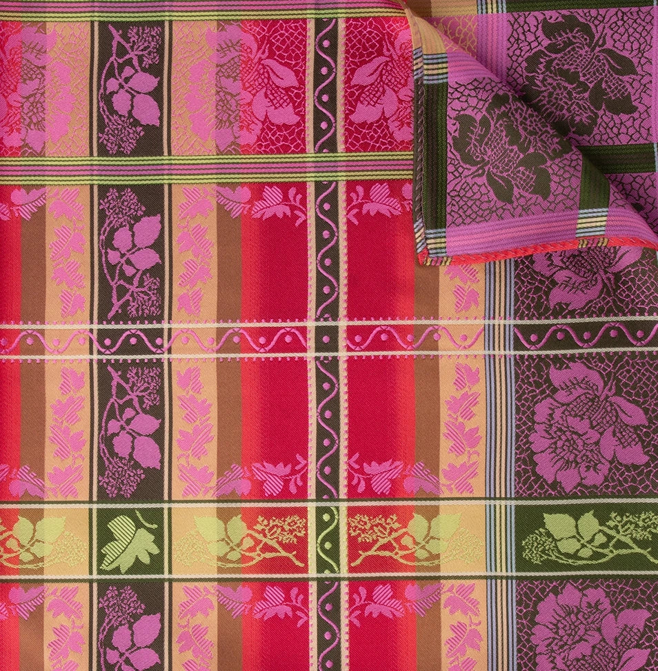 Eufemia Silkeskjerf ⎜ 53