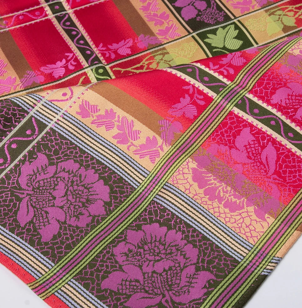 Eufemia Silkeskjerf ⎜ 53