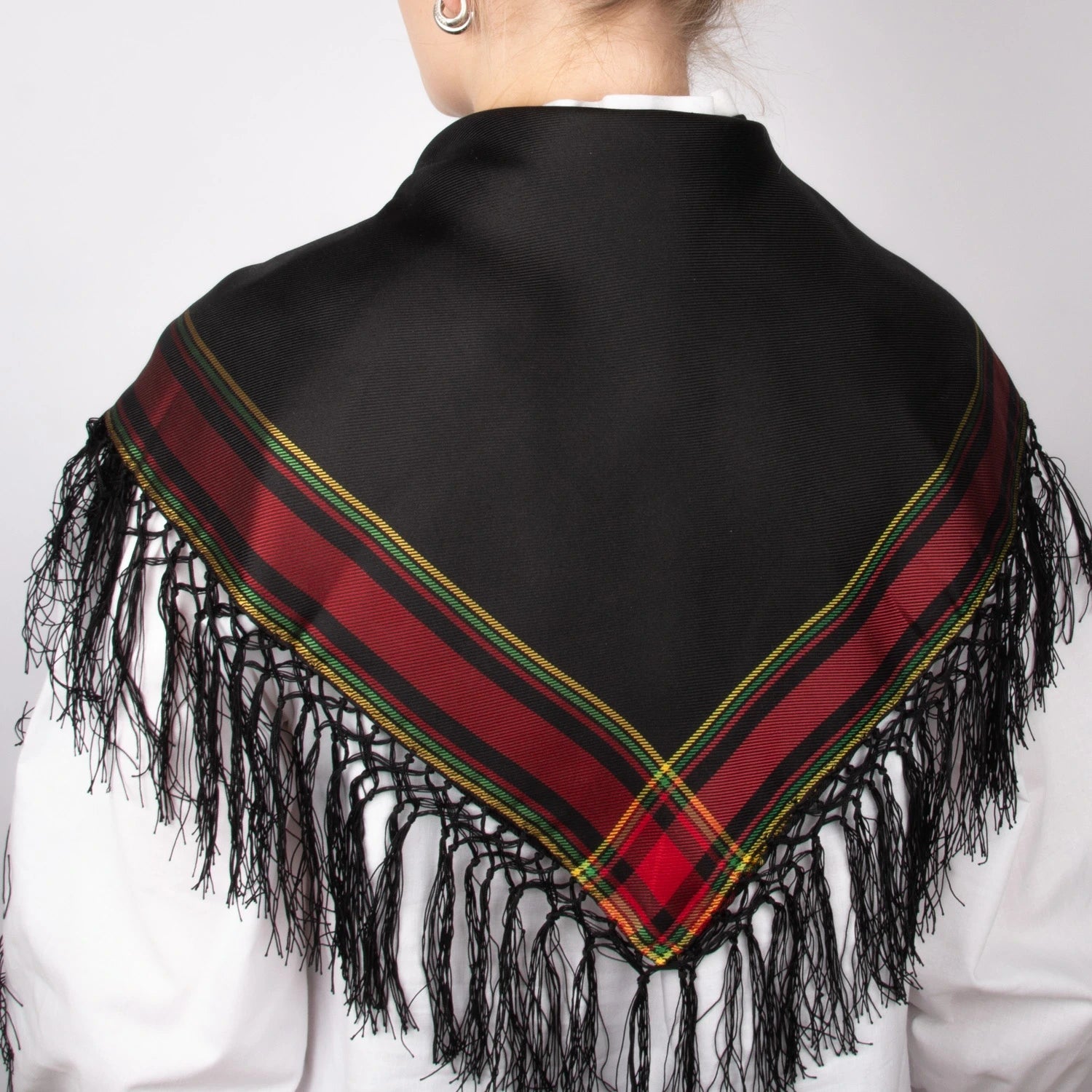 Tussesjal  frynset ⎮  90x90cm  ⎮  Sort