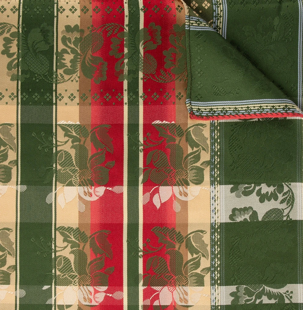 Gabriella Silkeskjerf ⎜ 30