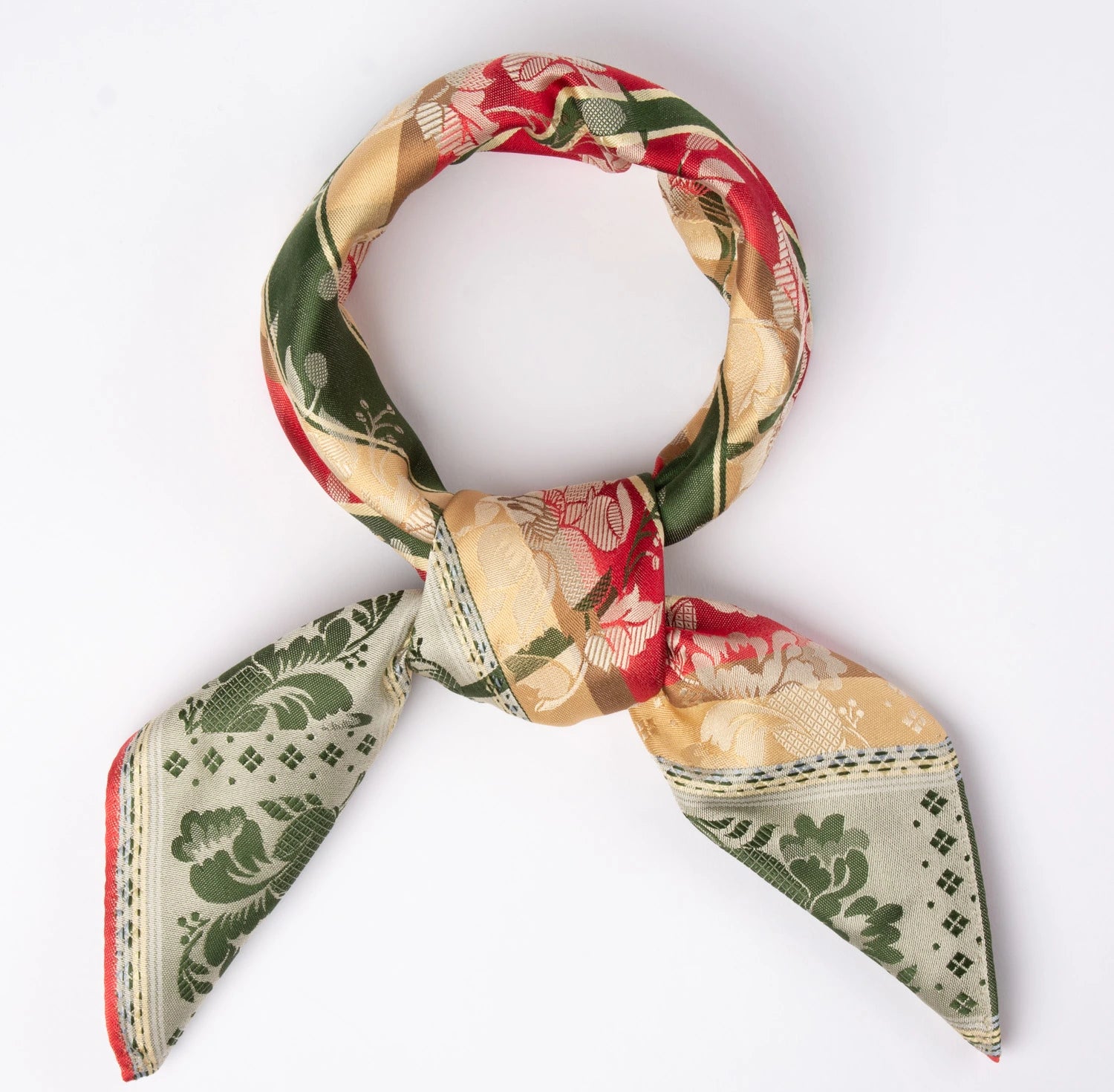 Gabriella Silkeskjerf ⎜ 33