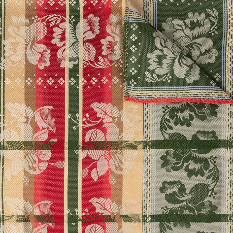 Gabriella Silkeskjerf ⎜ 33