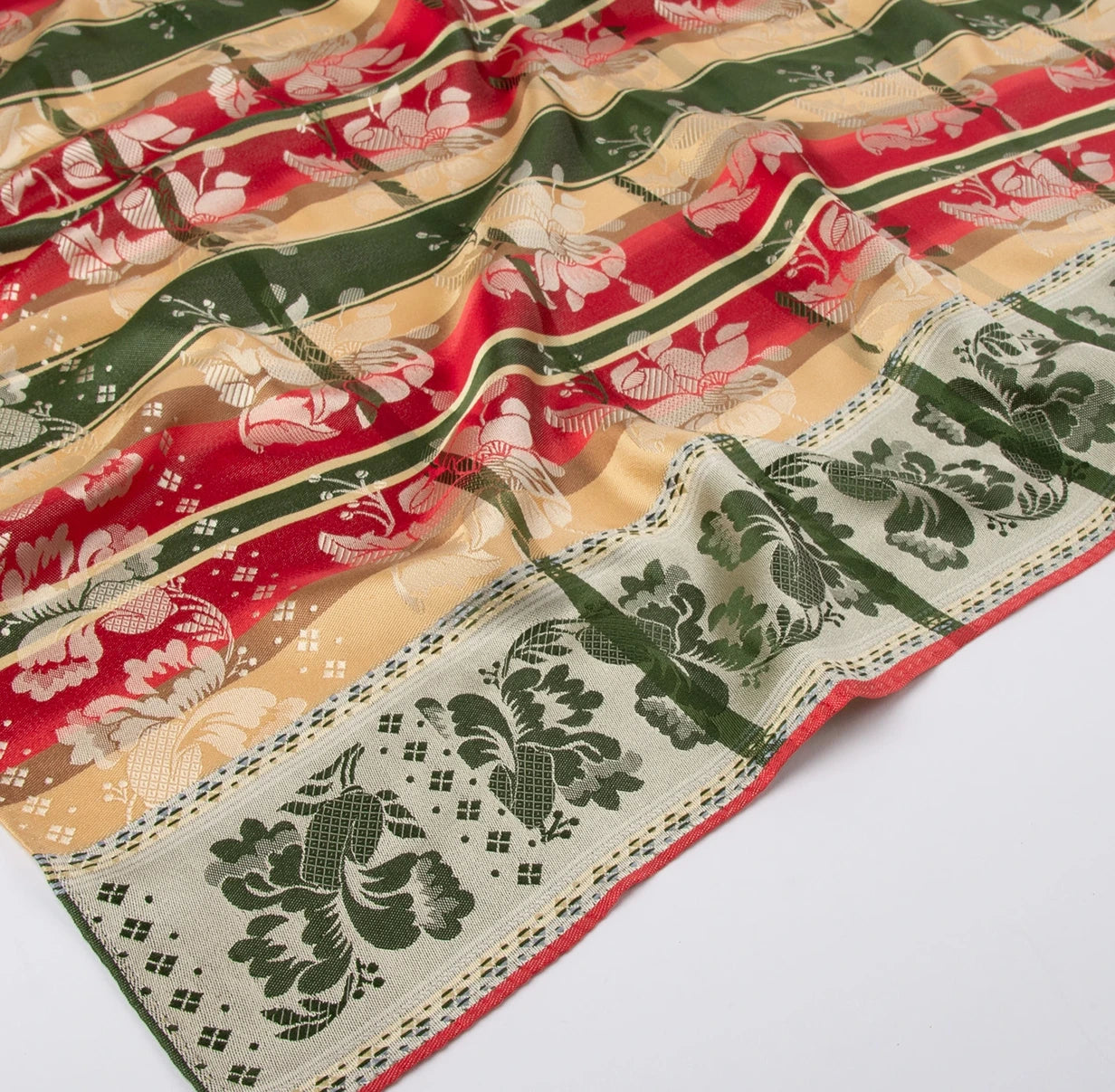 Gabriella Silkeskjerf ⎜ 33