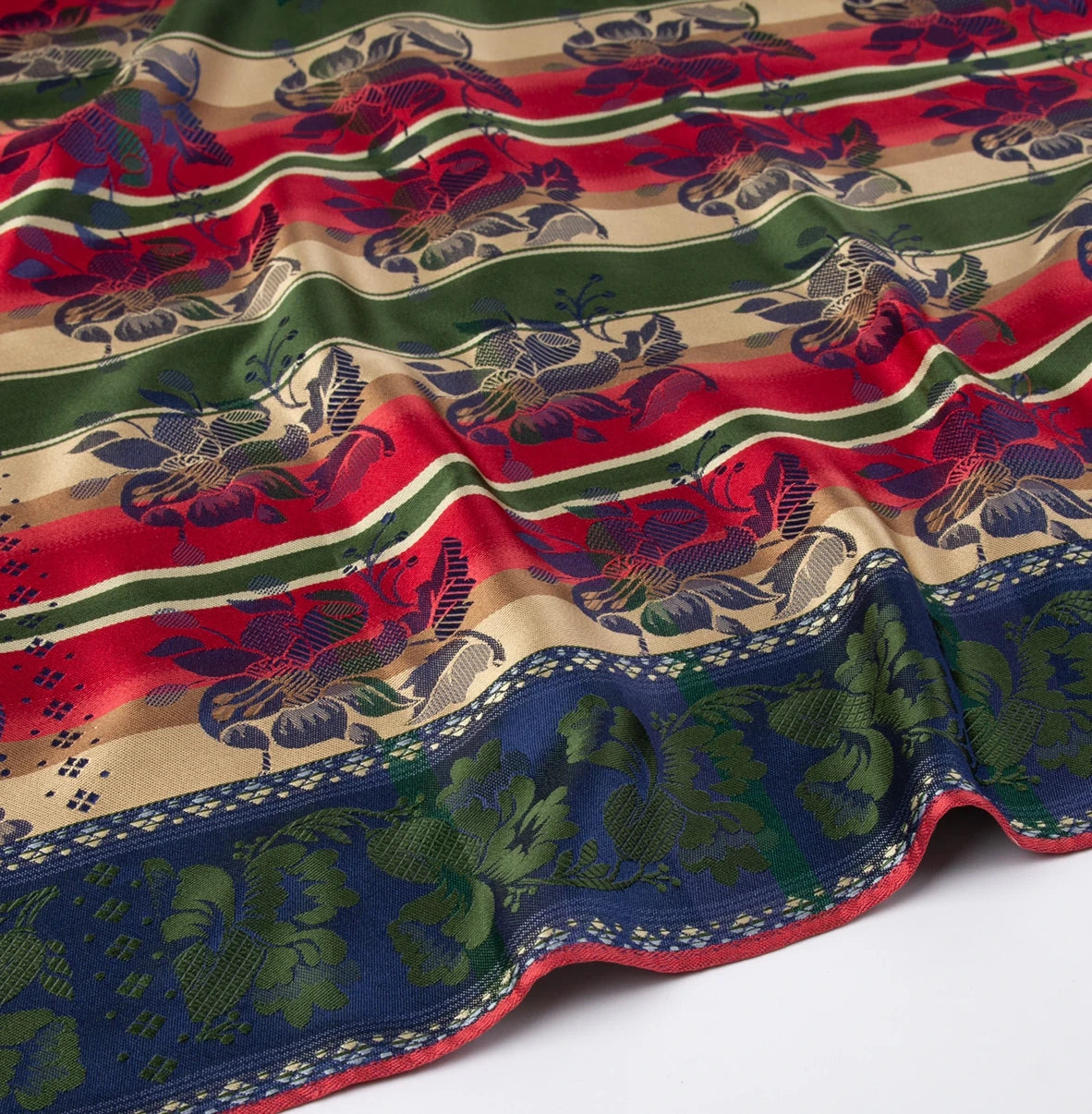 Gabriella Silkeskjerf ⎜ 36