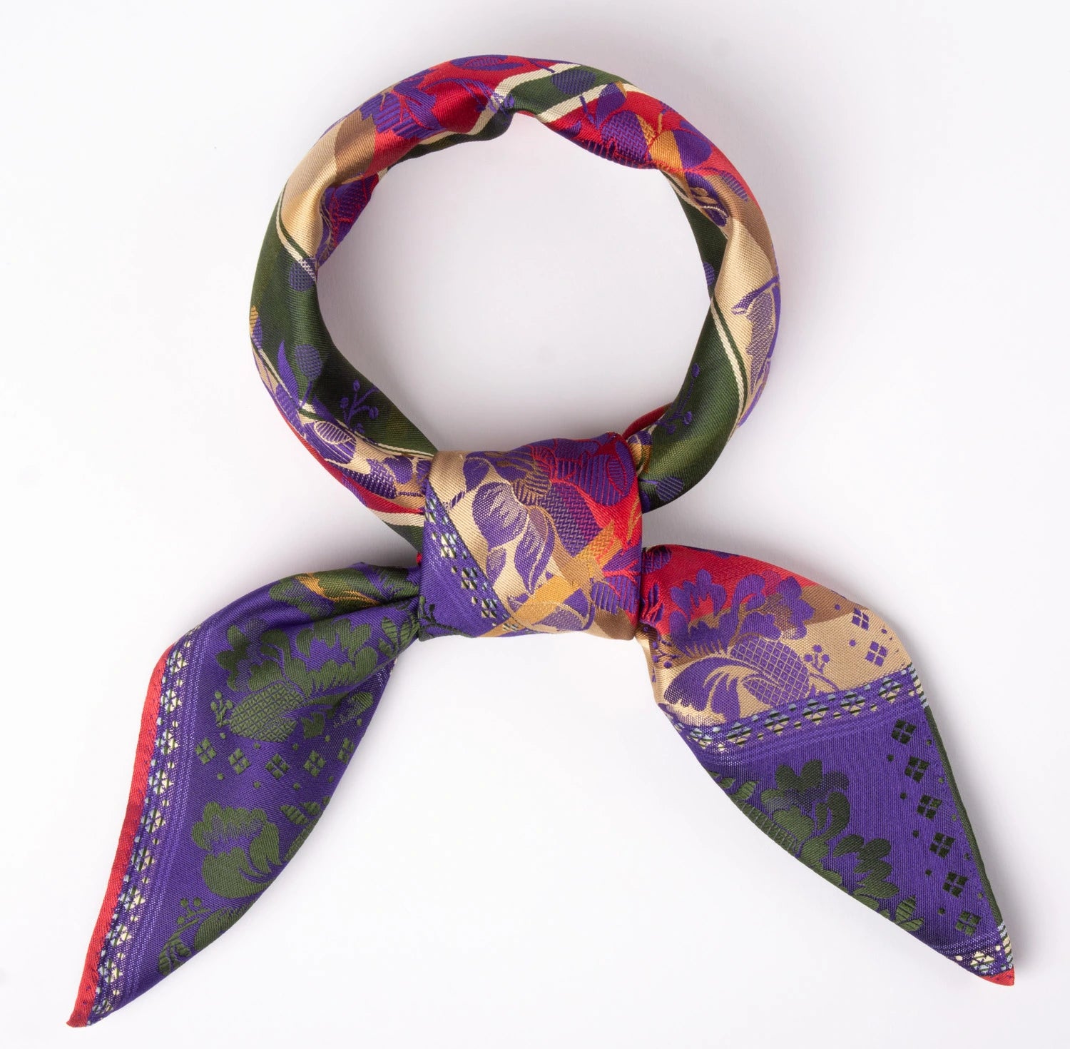 Gabriella Silkeskjerf ⎜ 37