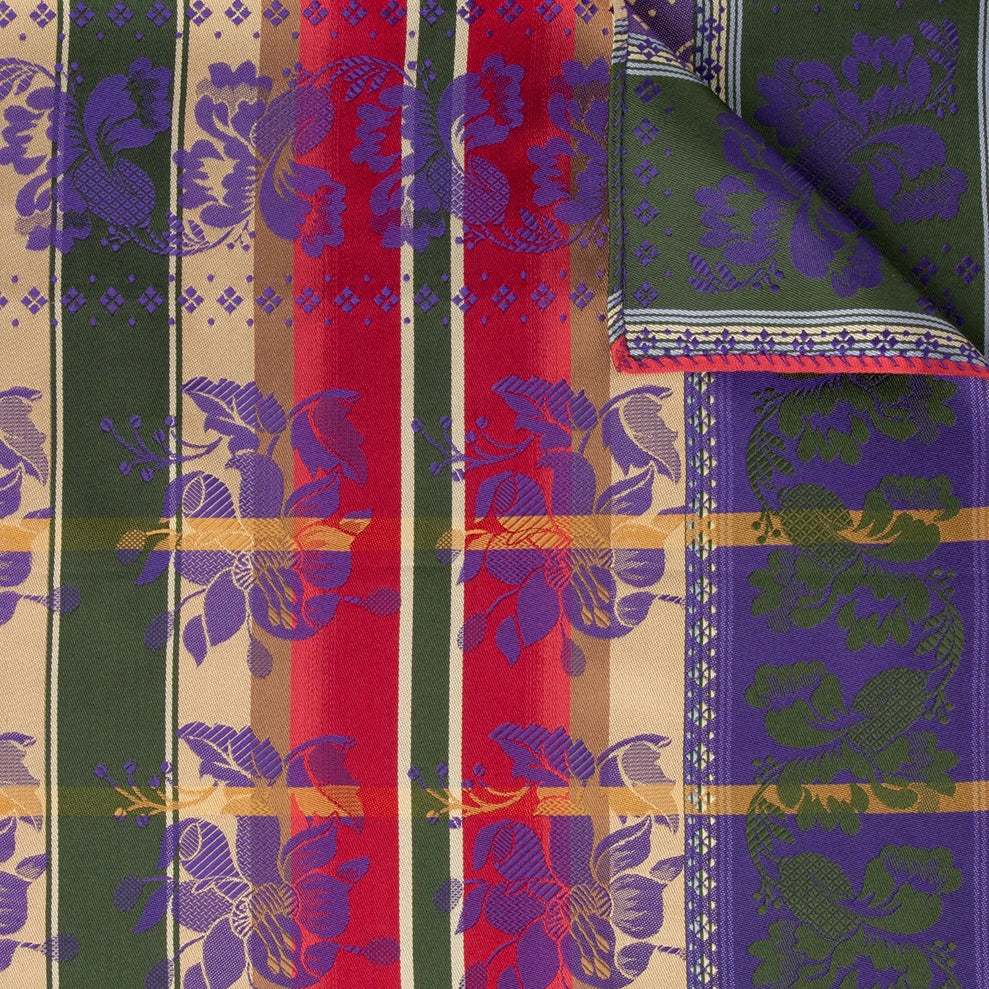 Gabriella Silkeskjerf ⎜ 37