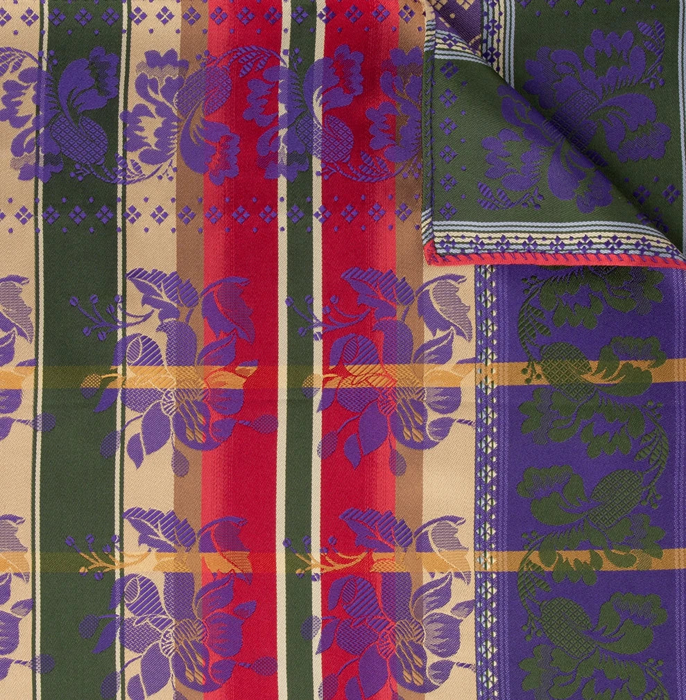 Gabriella Silkeskjerf ⎜ 37