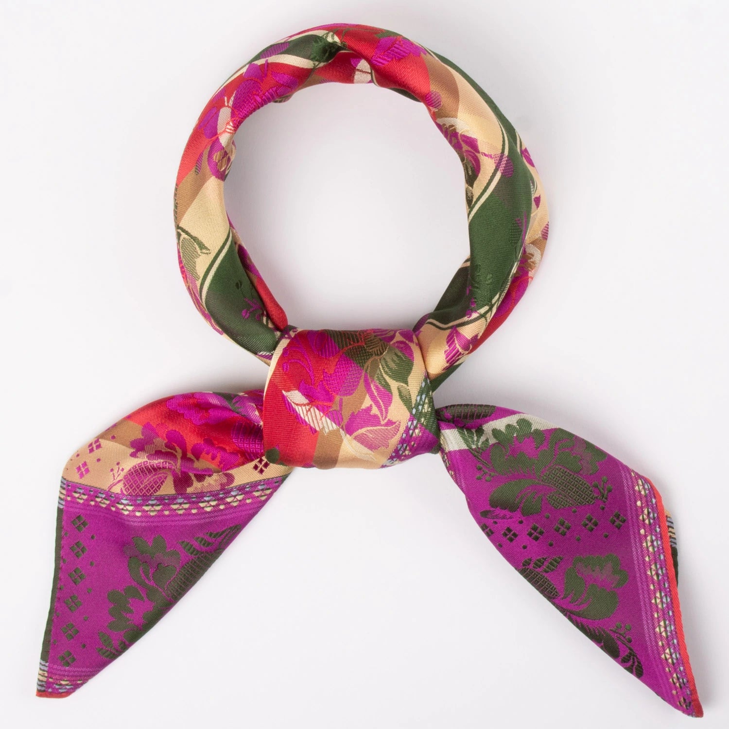 Gabriella Silkeskjerf ⎜ 38