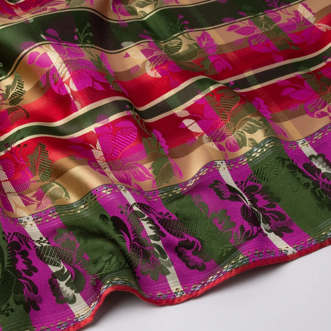 Gabriella Silkeskjerf ⎜ 38