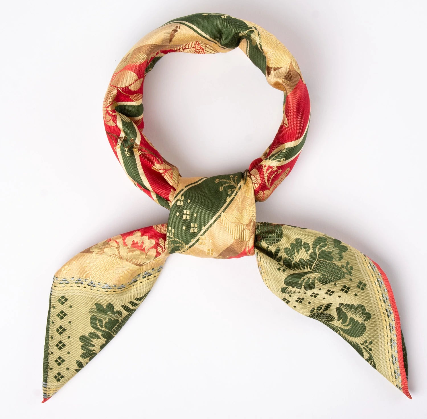 Gabriella Silkeskjerf ⎜ 39