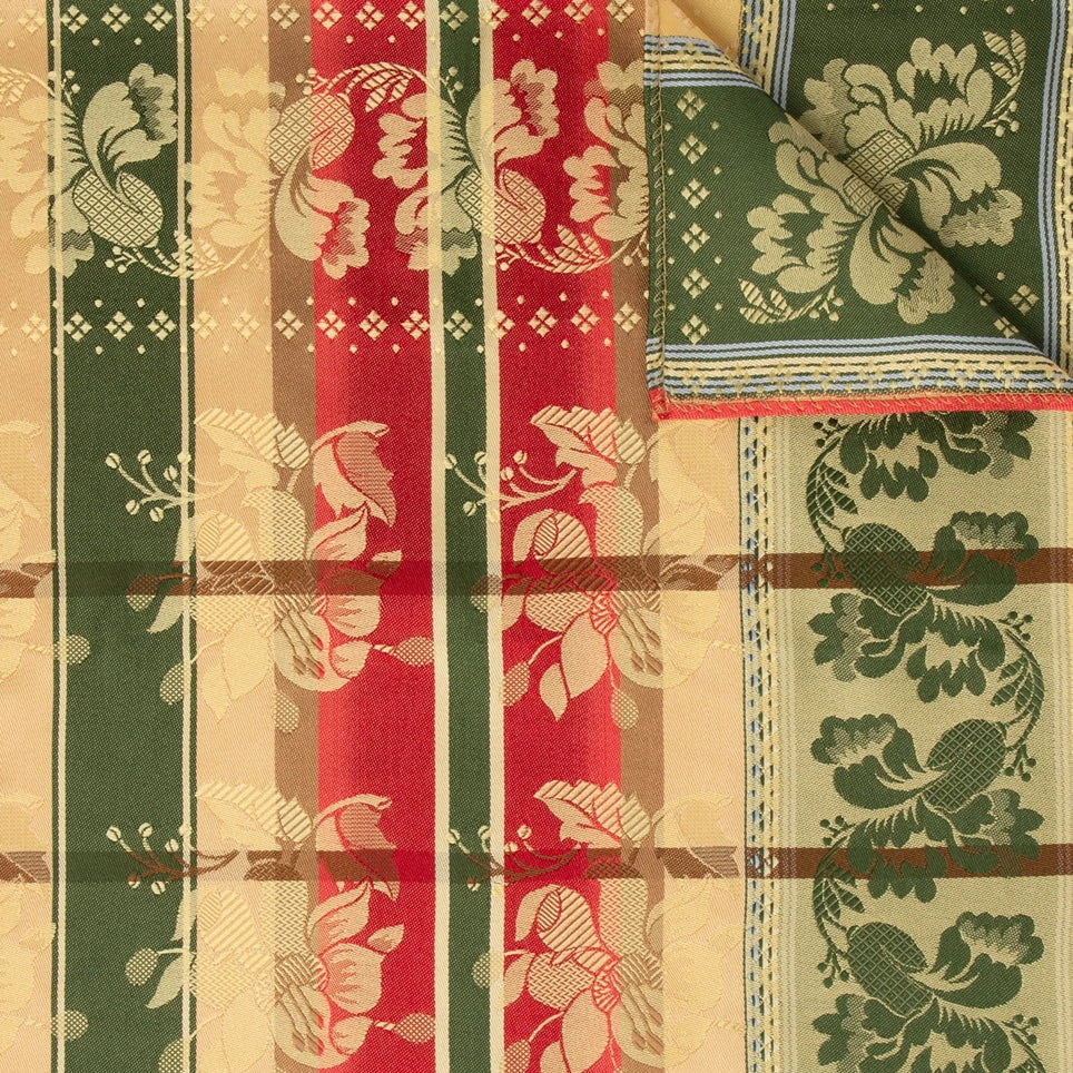 Gabriella Silkeskjerf ⎜ 39