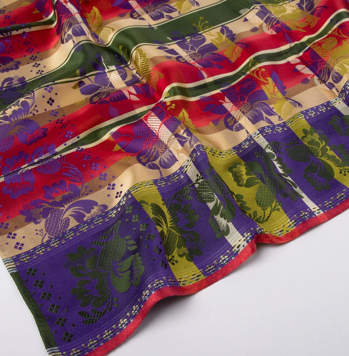 Gabriella Silkeskjerf ⎜ 45