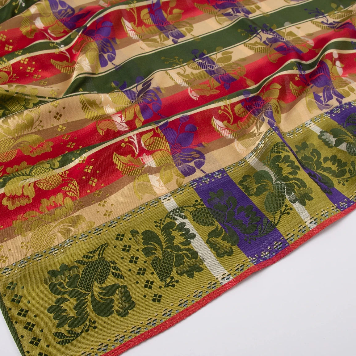 Gabriella Silkeskjerf ⎜ 46