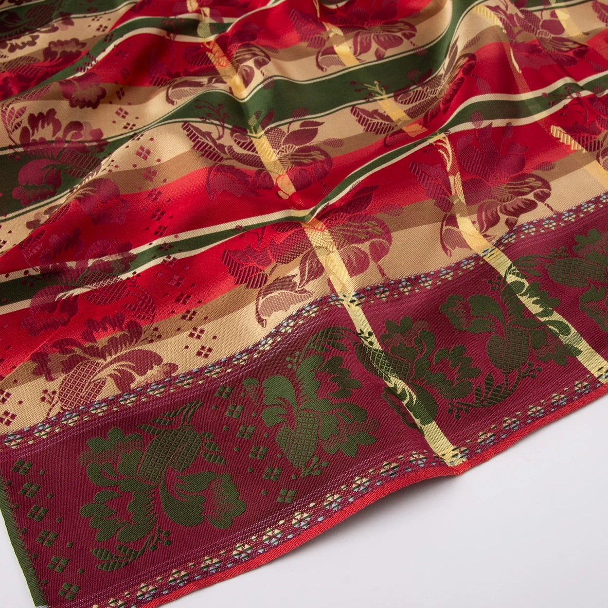 Gabriella Silkeskjerf ⎜ 47