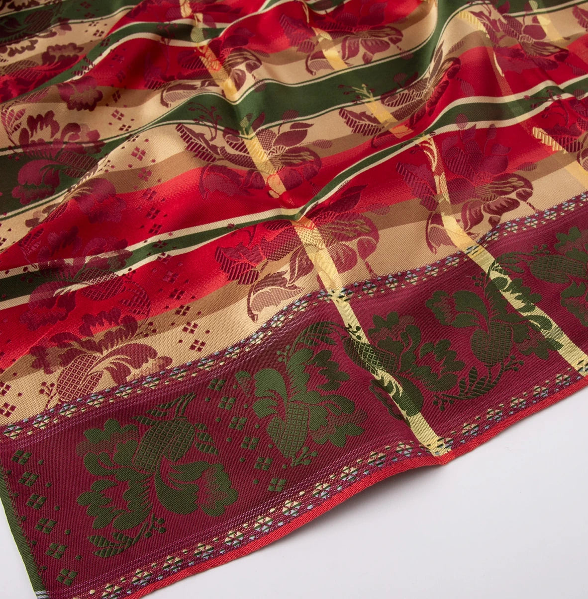 Gabriella Silkeskjerf ⎜ 47