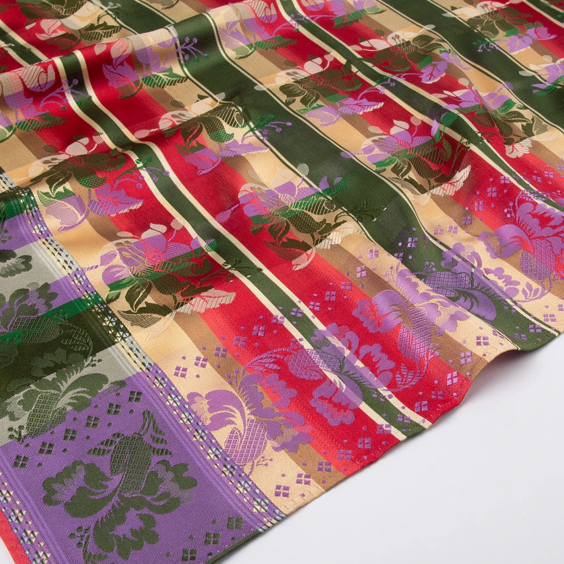 Gabriella Silkeskjerf ⎜ 56