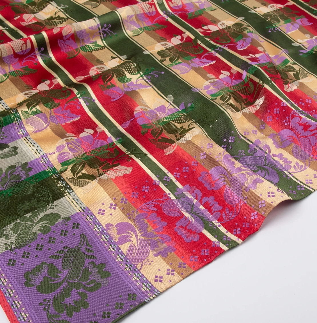 Gabriella Silkeskjerf ⎜ 56