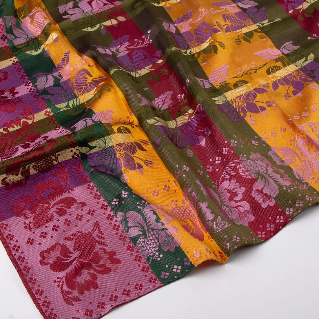 Gabriella Silkeskjerf ⎜ 402