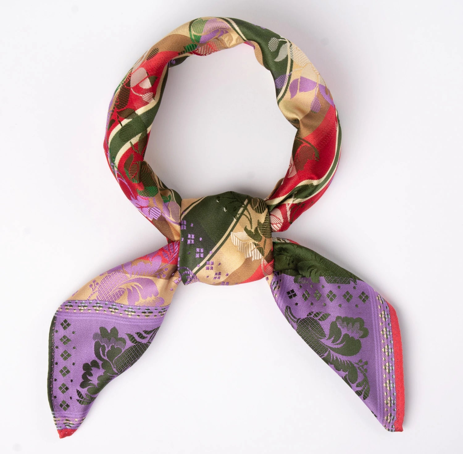 Gabriella Silkeskjerf ⎜ 56