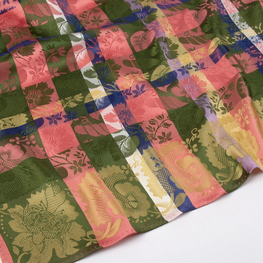 Estelle Silkeskjerf  ⎮  21