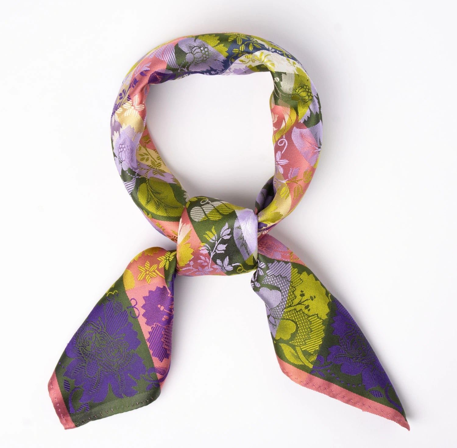 Estelle Silkeskjerf  ⎮  23