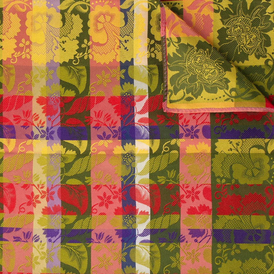 Estelle Silkeskjerf  ⎮  24