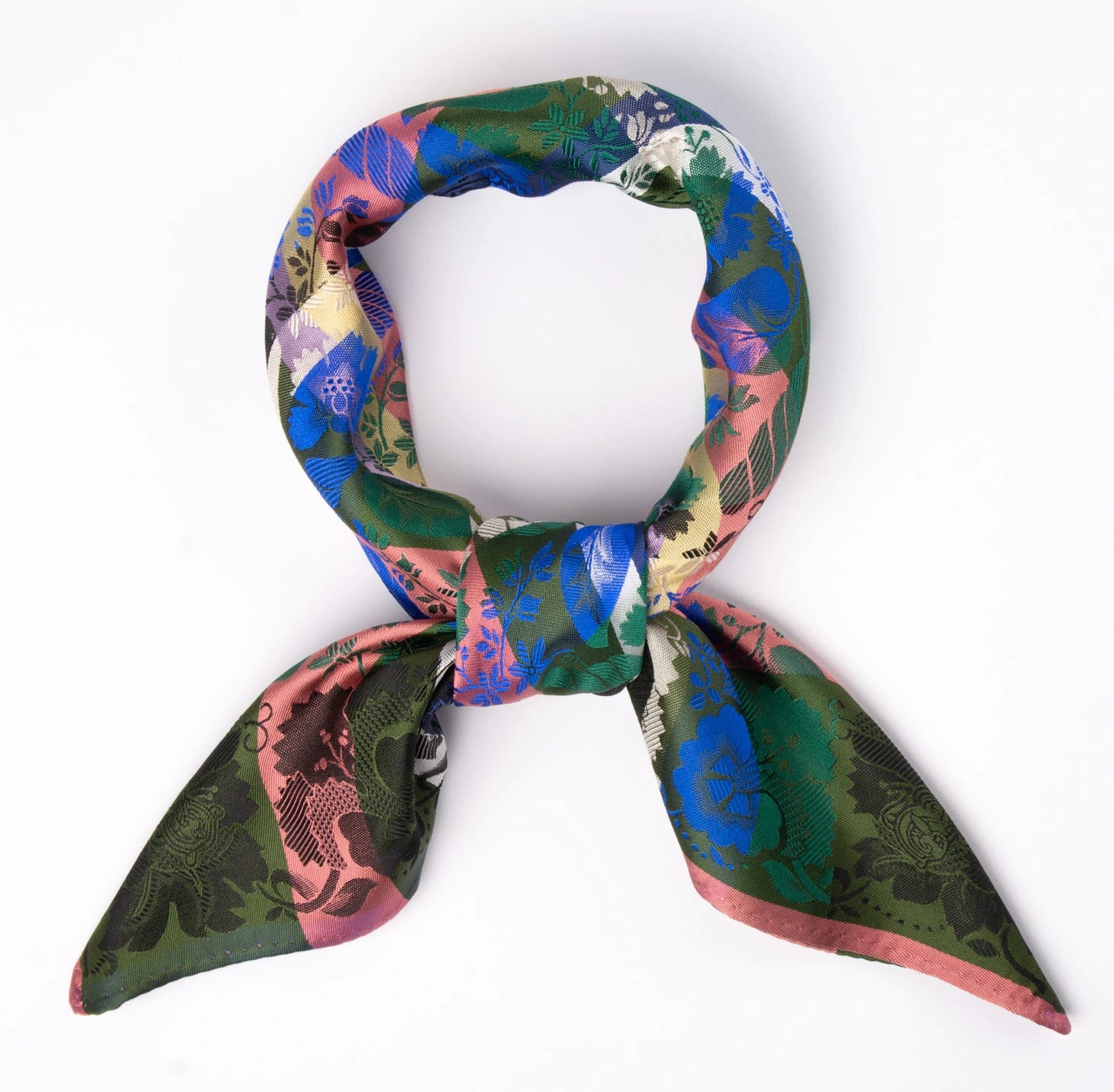 Estelle Silkeskjerf  ⎮  25