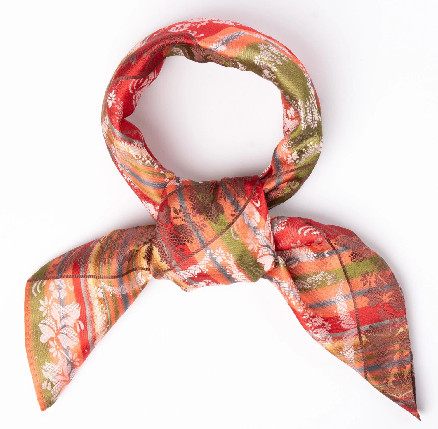 Victoria Silkeskjerf  ⎮  50