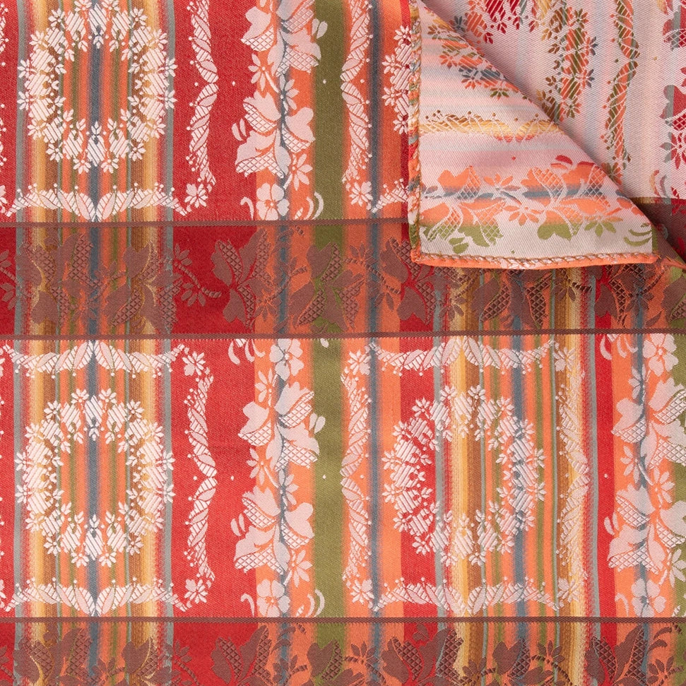 Victoria Silkeskjerf  ⎮  50