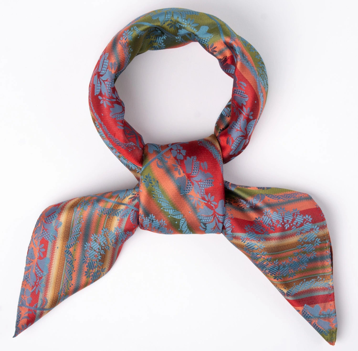 Victoria Silkeskjerf  ⎮  51