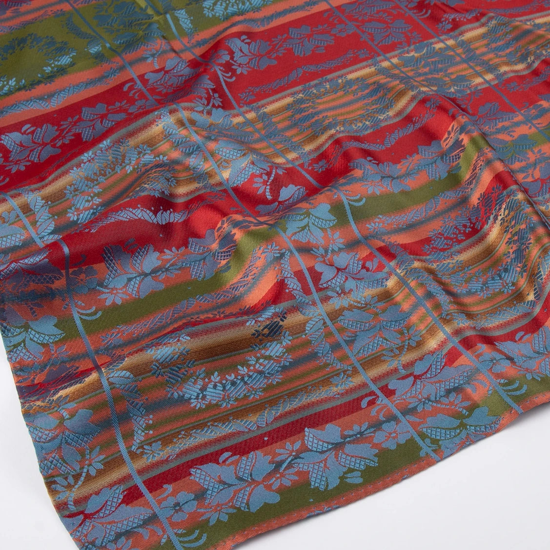 Victoria Silkeskjerf  ⎮  51