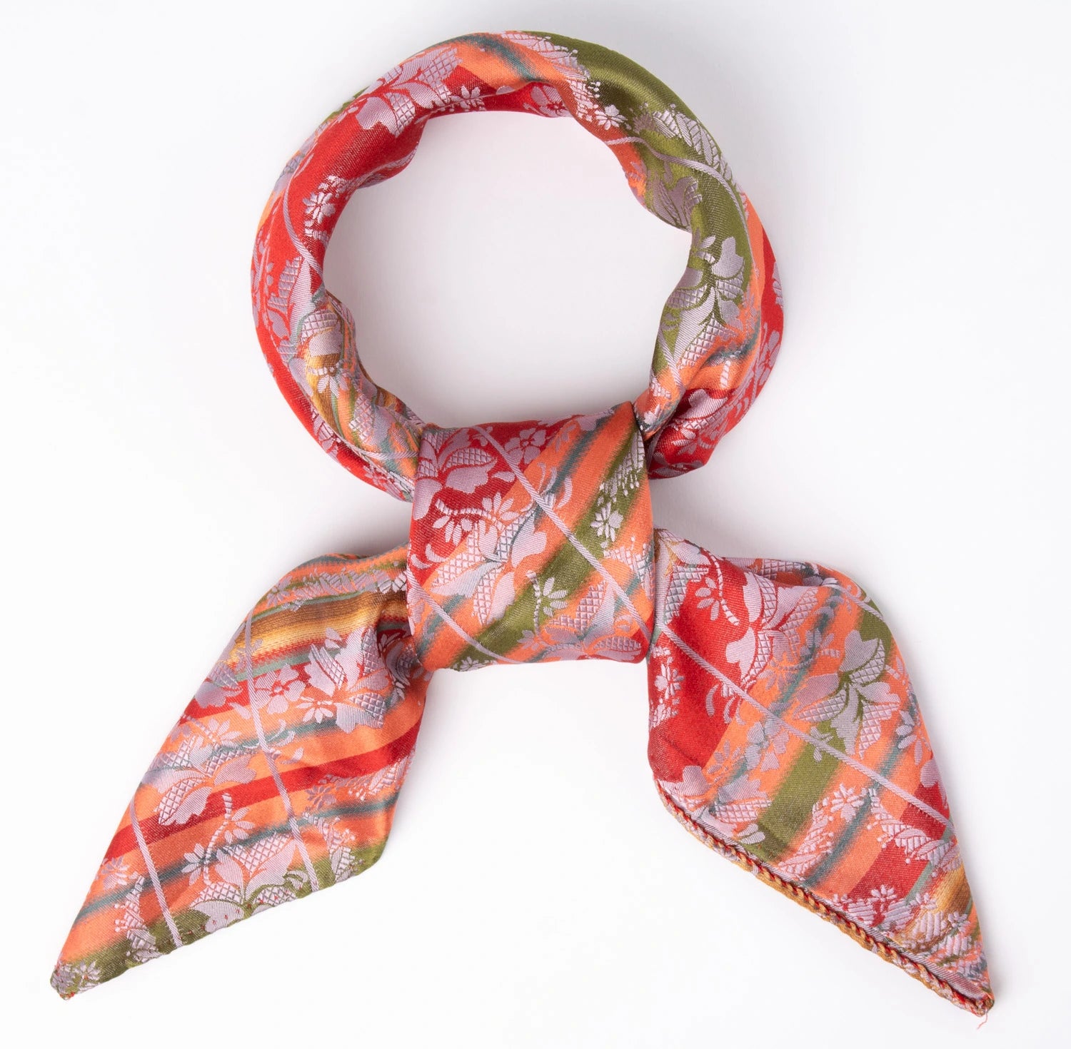 Victoria Silkeskjerf  ⎮  60