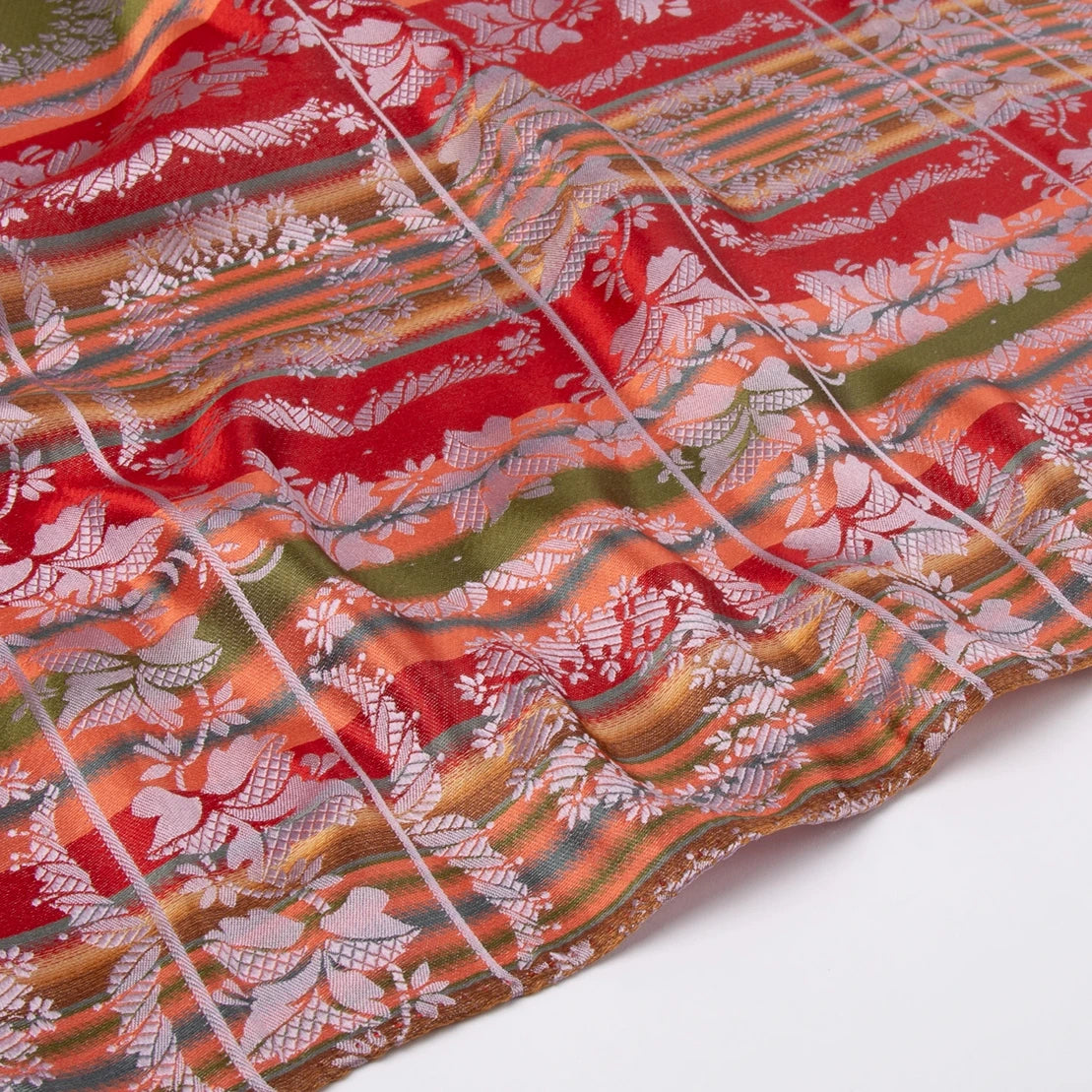 Victoria Silkeskjerf  ⎮  60