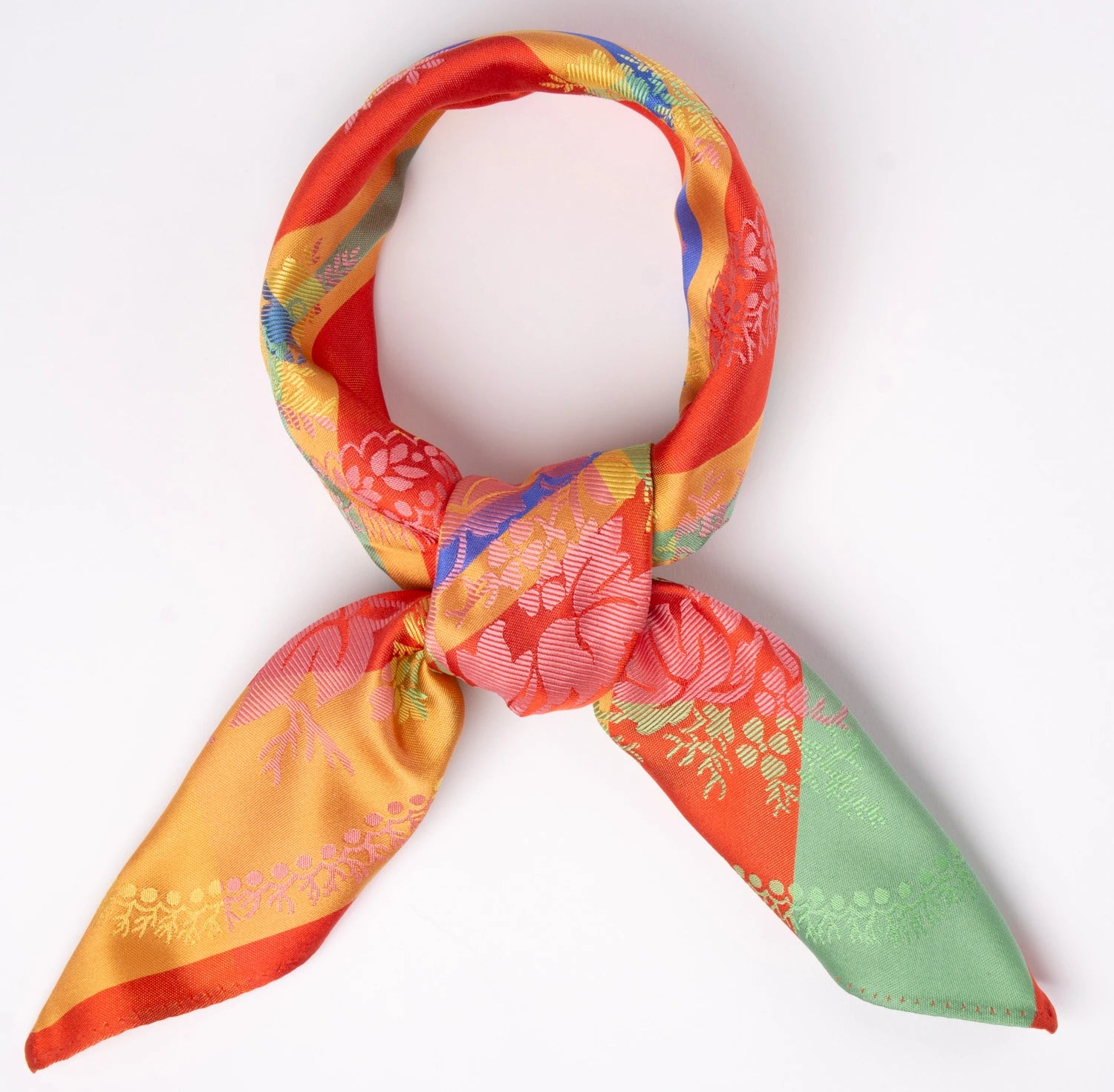 Madeleine Silkeskjerf  ⎮  1