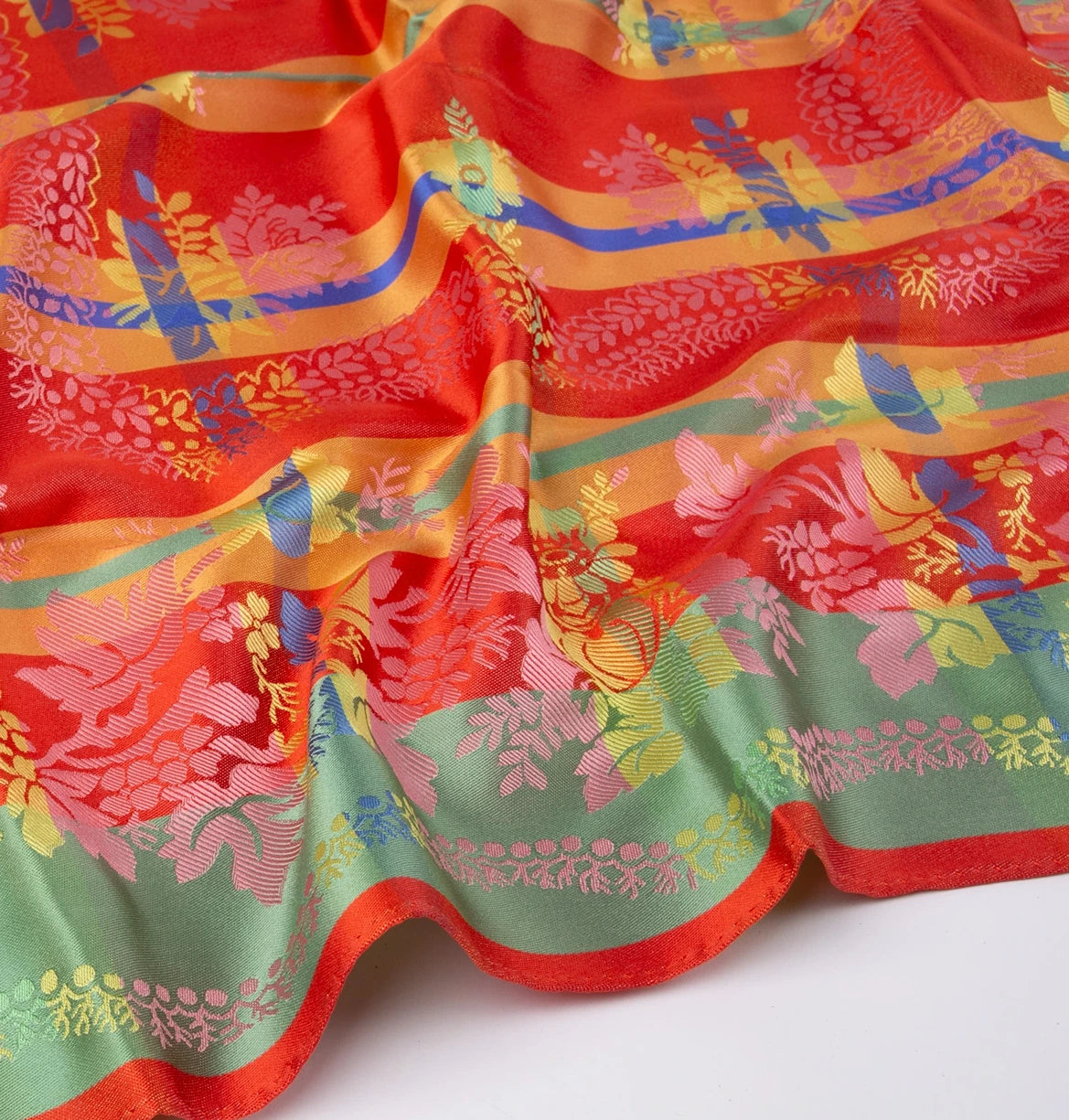 Madeleine Silkeskjerf  ⎮  1