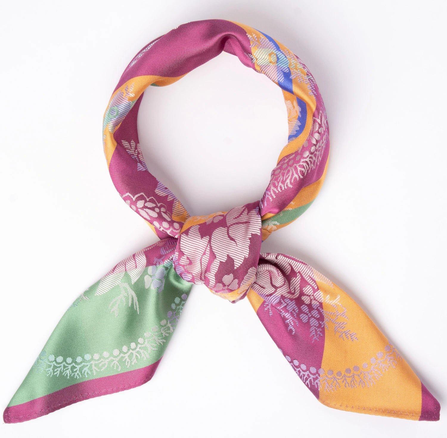 Madeleine Silkeskjerf  ⎮  20