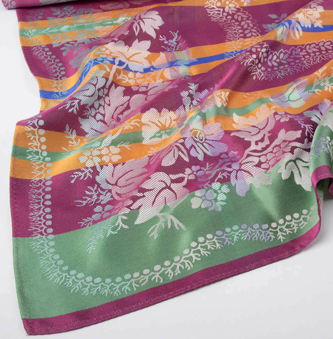 Madeleine Silkeskjerf  ⎮  20