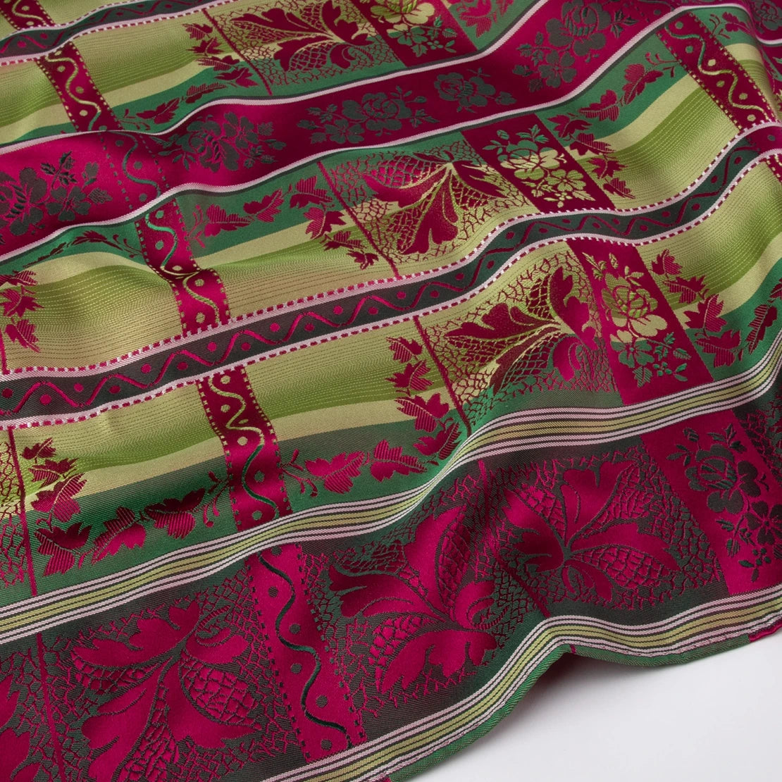 Lise Silkeskjerf  ⎮  200